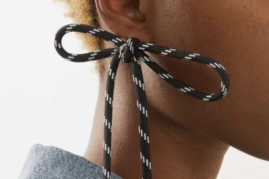 brinco de cadarço da Balenciaga