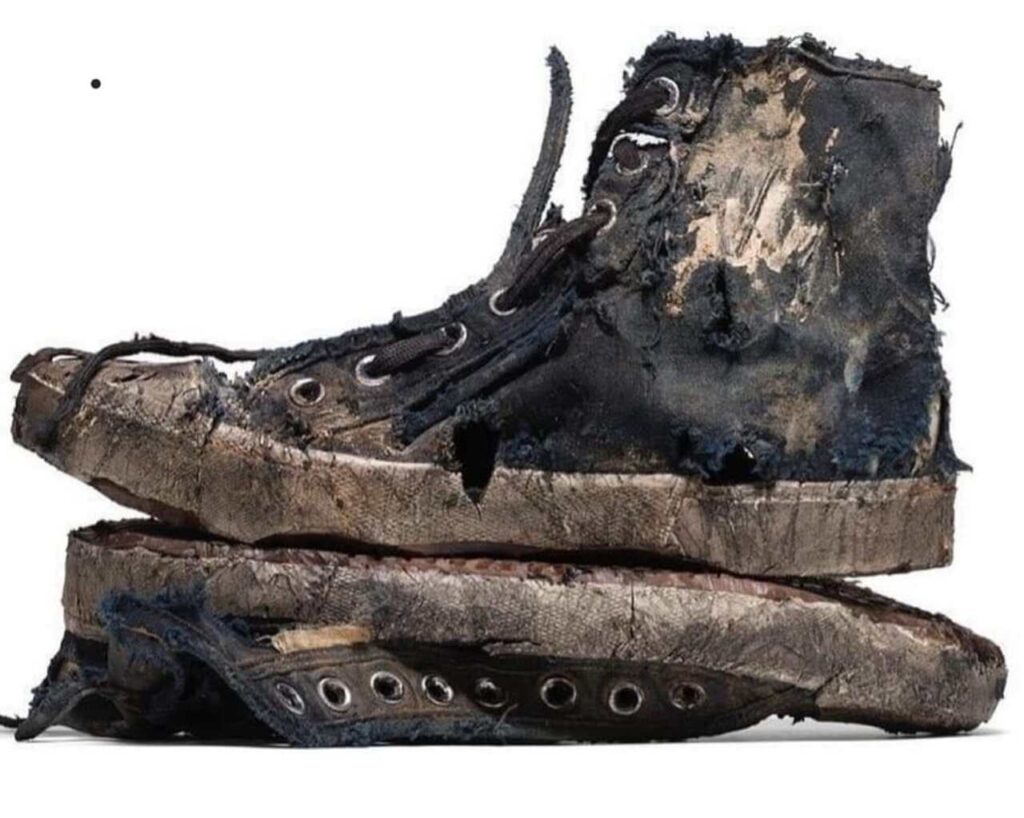 Tênis destruído da balenciaga