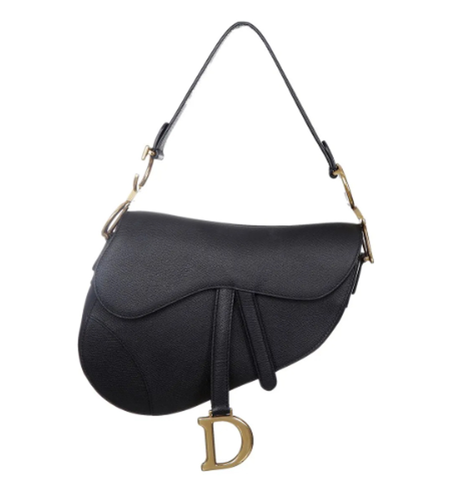 Bolsa Dior Saddle em couro preto com design icônico curvo, alça curta e ferragens douradas elegantes.